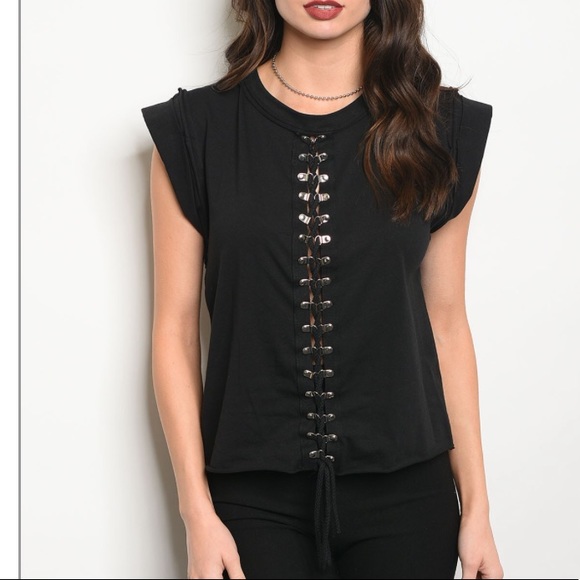 Tops - 🤩Black Lace Up Hook Eye Cap Sleeve Tee